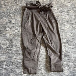 Cartonnier Anthropologie women’s size 5  Stylish Gray Tie-Waist Pants